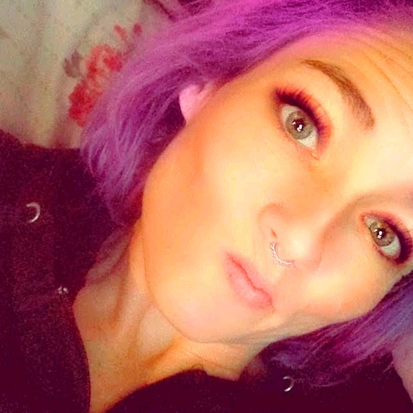 Meet your Posher, Erin - Picture 2 of 3